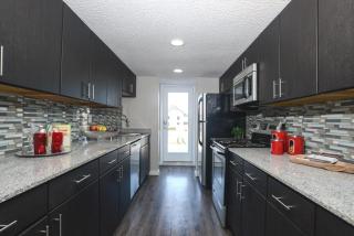 2101 Burton Dr, Austin TX  78741-4177 exterior