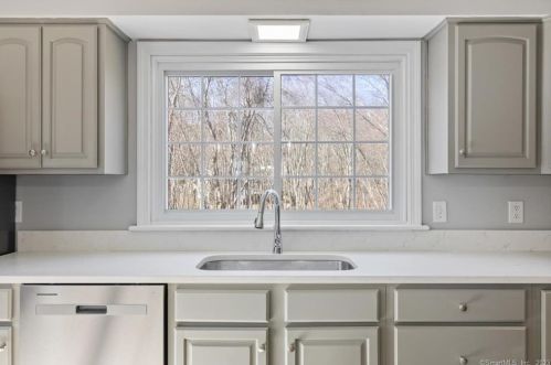 7 Ellen Ward Rd, Waterford CT  06385-2021 exterior