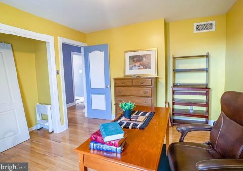 32 Sunrise Ct, Southampton PA 18966-1981 exterior