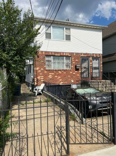 12019 193rd St, Jamaica, NY 11412-3636
