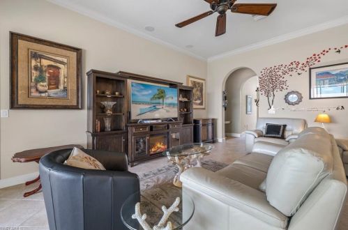 9407 Quarry Dr, Naples FL  34120-5223 exterior