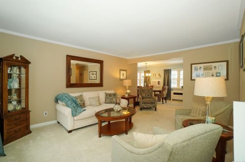 22 Ellen Pl, San Remo NY  11754-3606 exterior