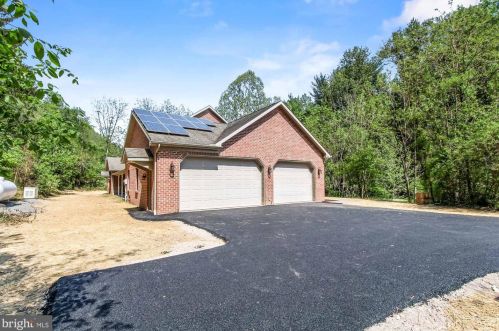 786 Arbor Dr, Red Lion PA  17356-8611 exterior