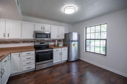 1573 Greens Edge Dr, Florence, KY 41042-1197
