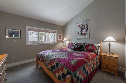 11720 Mougle Ln, Truckee CA  96161-6108 exterior