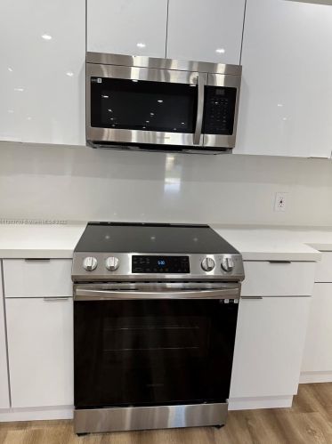 5734 37 St, Hollywood FL 33024-8402 exterior