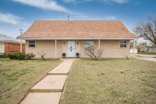 700 Vaughn Ave, Fritch, TX 79036-8618