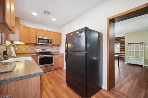 10 Poplar Grove Ter, West Milford NJ  07480-4006 exterior