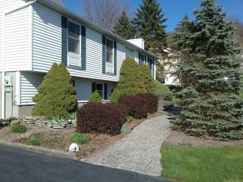 15 Maplewood Dr, Middletown NY  10940-6689 exterior