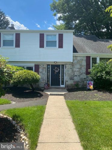 416 Emerson Rd, Huntingdon Valley, PA 19006-3025