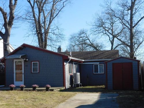 104 Hazard Ave, Warwick, RI 02889-9404