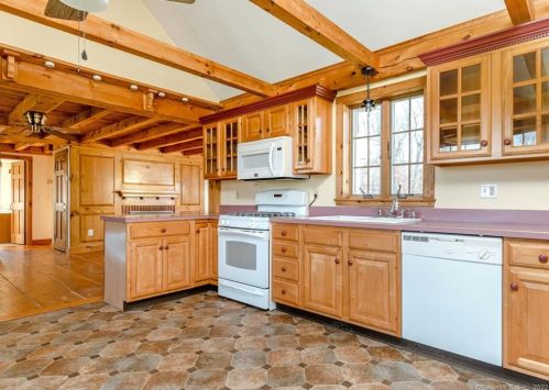 430 Sterling Hill Rd, Moosup, CT 06354-2034