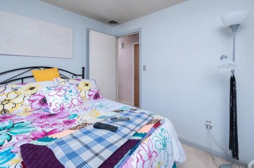 38 Pieper Dr, Wallingford CT  06492-2016 exterior