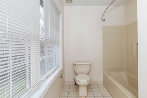 17 Windsor Ct, Poughkeepsie NY  12601-1116 exterior