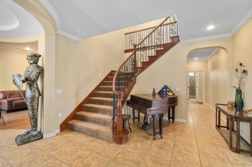 1050 Straightaway Ct, Oceanside CA  92057-1949 exterior