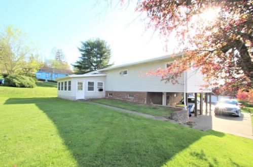 1917 Moravia St, New Castle, PA 16101-5609