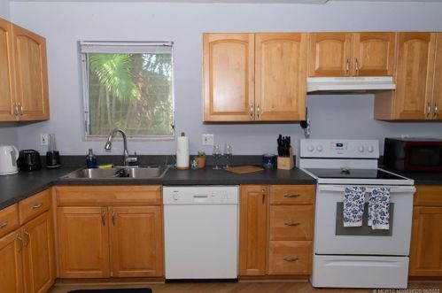 1656 28th Ave, Vero Beach FL  32960-3136 exterior