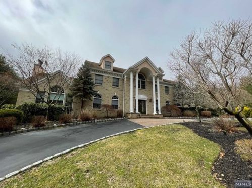 32 Crescent Dr, Skyline Lakes NJ  07456-1109 exterior