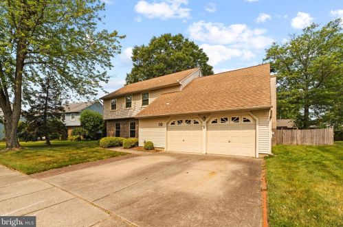 10 Oleander Dr, Mount Laurel, NJ 08054-3602
