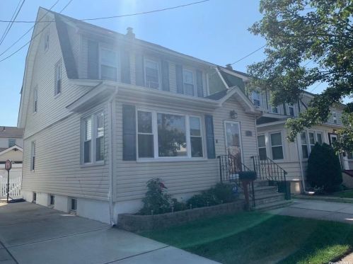 9231 245th St, Floral Park, NY 11001-3916