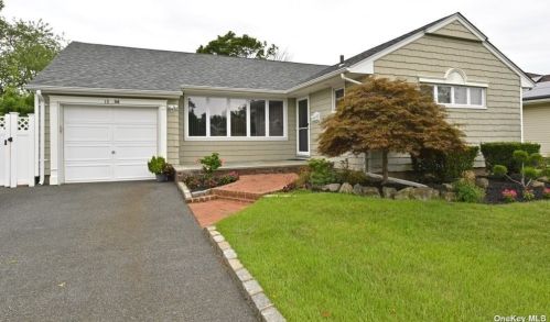 1258 Rose Ln, North Wantagh, NY 11793-2512