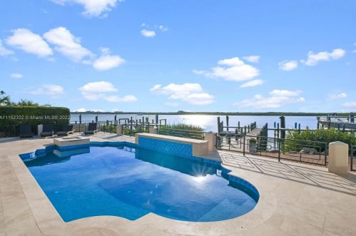 4828 Peninsula Dr, Daytona Beach FL 32127-7203 exterior