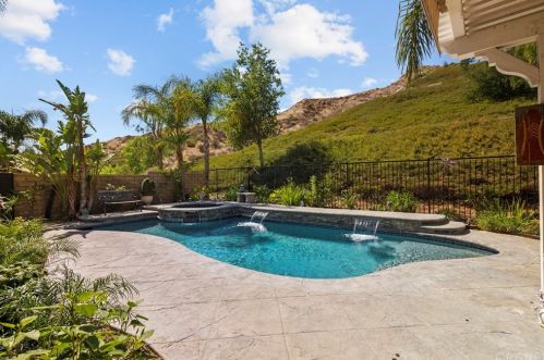 28531 Redwood Canyon Pl, Santa Clarita CA  91390-5723 exterior
