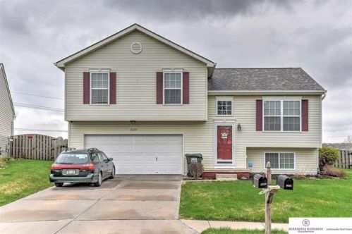 15439 Davidson St, Bennington, NE 68007-5463