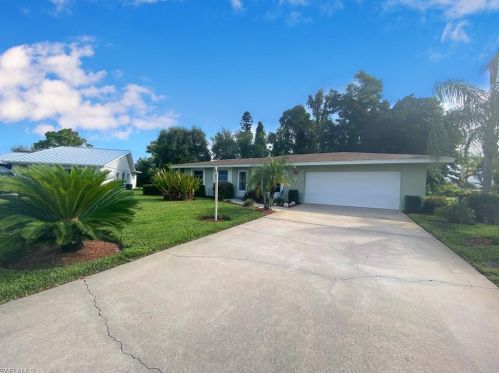 18 Maui Cir, Naples, FL 34112-3723