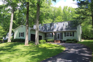 193 Macgregor Dr, Mahopac, NY 10541-2749
