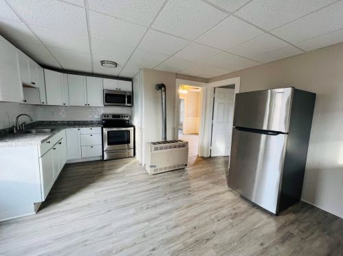 59 Oak St, Dover NH  03820-2828 exterior