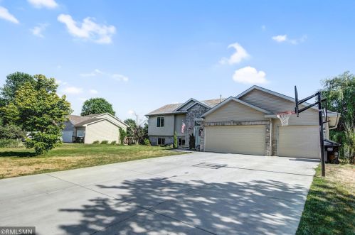 98 Palomino Ln, Lino Lakes, MN 55014-2916