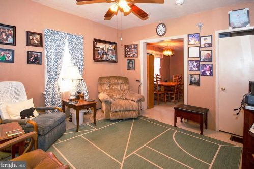 708 Newton Ave, Barrington, NJ 08007-1332