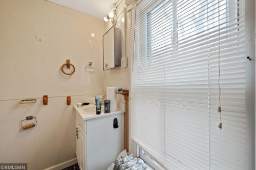 328 4th St, Litchfield MN 55355-2122 exterior