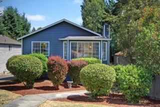 11712 Roosevelt Way, Seattle, WA 98125-4946