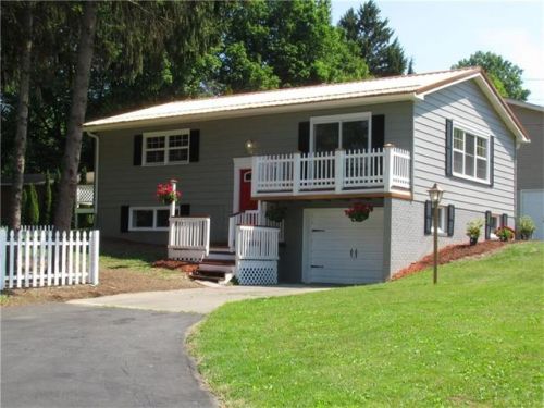 6 Webster Dr, Greenville, PA 16125-1122