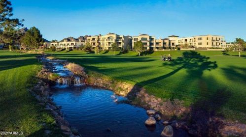2 Biltmore Est, Phoenix AZ  85016-2853 exterior
