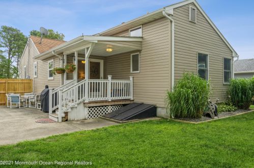 222 Swan Rd, Bricktown NJ  08723-6666 exterior