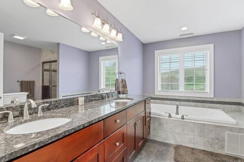 6 Austin Way, Marlborough NY  12542-5539 exterior