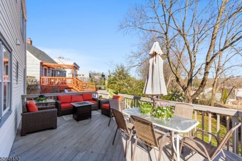 56 Lynwood Rd, Verona NJ  07044-1717 exterior