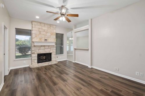 1060 Knox Cv, Uhland, TX 78640-4632