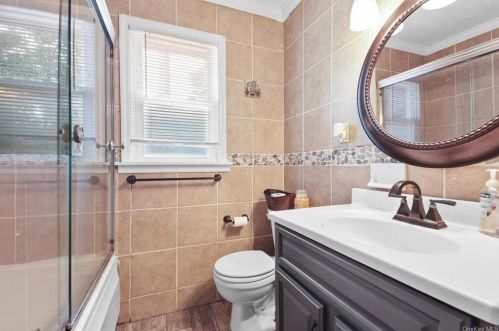 14 Utopian Pl, Airmont NY  10901-7715 exterior