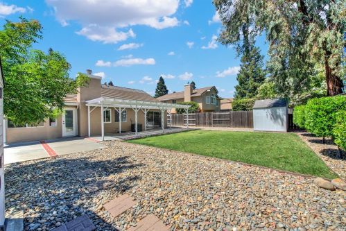537 Stanford St, Vacaville CA  95687-4609 exterior