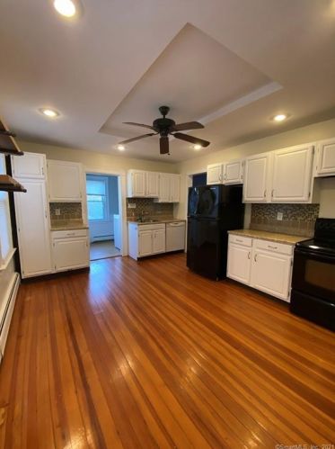 58 Grove St, Windsor Locks CT  06096-1828 exterior