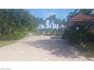 4441 Southern Breeze Dr, Naples FL  34114-9413 exterior