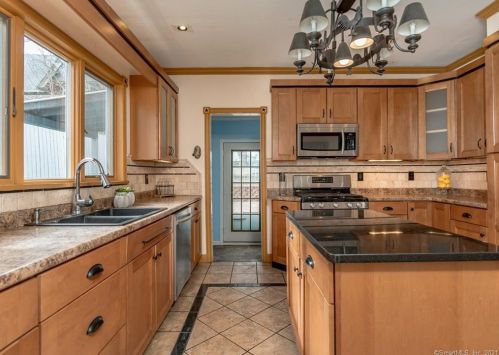 15 Elizabeth St, Norwich, CT 06360-5505