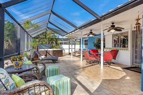 22 Fairview Blvd, Fort Myers Beach, FL 33931-4514