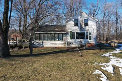 2359 Beck Dr, Waterford, WI 53185-5133