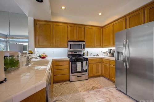 136 Valero Cir, Calabasas CA  91377-5551 exterior