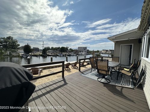 32 Royal Dr, Bricktown NJ  08723-6731 exterior